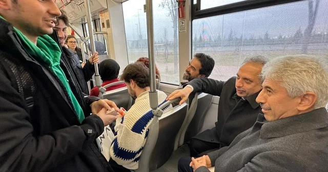 Başkan Yalçın meclis toplantısına tramvayla gitti Kayseri Haberleri
