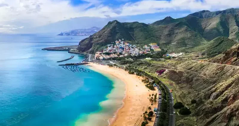 Tenerife’de dev dalgalar nedeniyle 3 kişi hayatını kaybetti