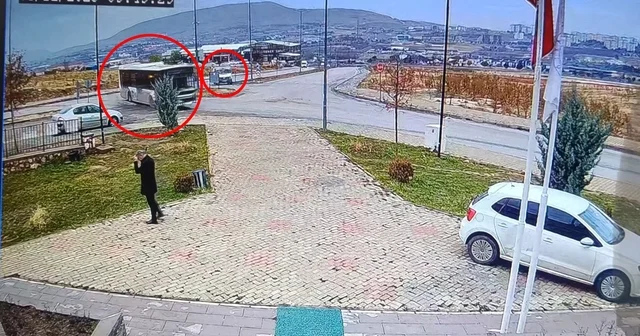 9 kişinin etkilendiği yangın haberini alan sürücü, hız yapınca kamyonetiyle otobüse çarptı Elazığ Haberleri