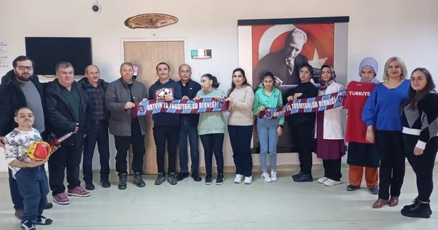 Artvin Trabzonspor Taraftarlar Derneğinden özel gereksinimli bireylere anlamlı ziyaret Artvin Haberleri