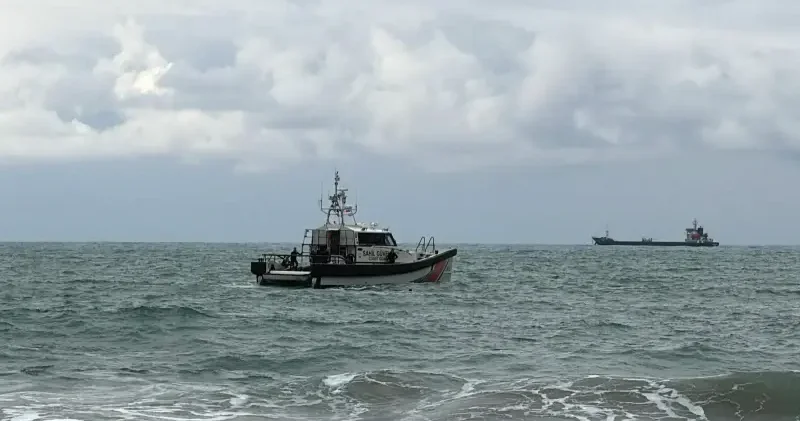 Bartın da alabora olan lastik bottaki 2 kişi kurtarıldı Bartın Haberleri