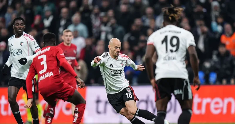 Hakem kararı Beşiktaş ı çıldırttı: Anında paylaşım geldi