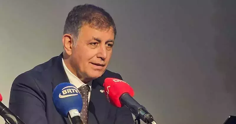 İzmir Büyükşehir Belediye Başkanı Tugay dan ‘çıplak ayaklı’ eylem açıklaması