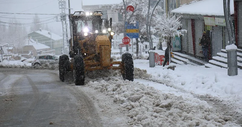 Kış doğuda kendini gösterdi: 62 yol ulaşıma kapandı