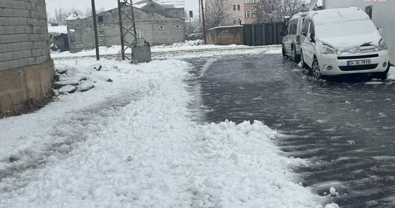Hakkari de 13 köy ve 30 mezra yolunda kar engeli