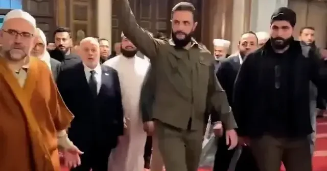 Ahmed Şara devrimin yıl dönümünde Emevi Camii nde namaz kıldırdı VİDEO İZLE