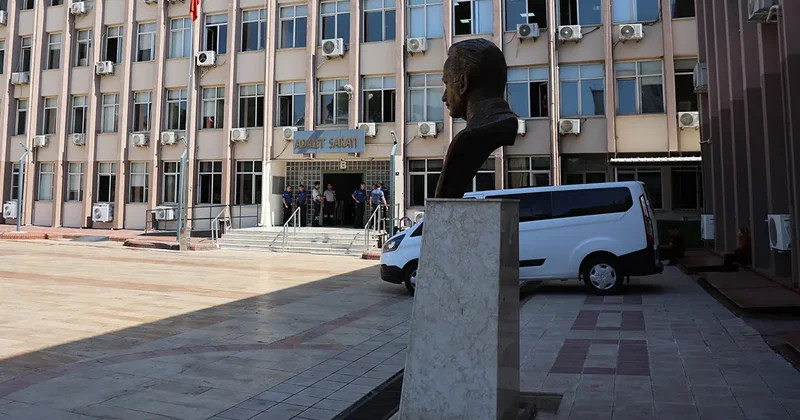 Eğlence mekanının önünde çıkan silahlı ve bıçaklı kavganın şüphelileri adliyeye sevk edildi