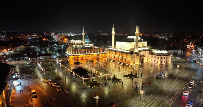 Konya Büyükşehir in Şeb i Arus a özel aydınlatmaları şehri renklendirdi