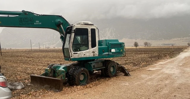 DSİ ye ait kepçe ile define arandığı iddiasını bölgede bulunan sigara izmaritinin DNA örnekleri aydınlatacak Burdur Haberleri