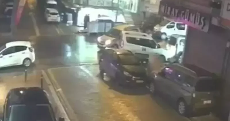 Esenyurt ta kazayı engellemek için sürücüsünün manevra yaptığı hafif ticari araç yayaya çarptı