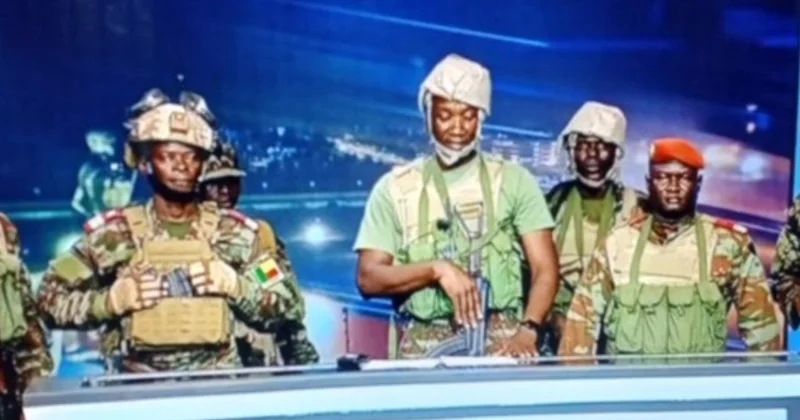 Ülke darbenin eşiğinden döndü: Cumhurbaşkanı son anda kurtuldu Sözcü Gazetesi