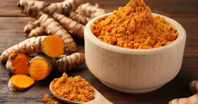 Kış aylarının altın baharatı: Zerdeçal neden vücudu ısıtıyor?