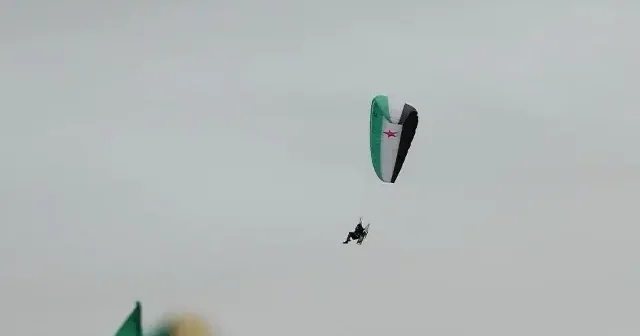 Devrimin yıl dönümünde Şam da gösteri uçuşu yapıldı VİDEO İZLE