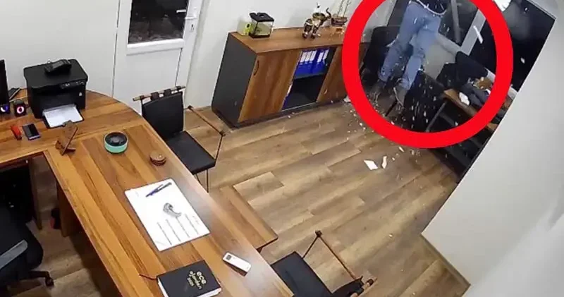 Alçıpan bölüm çökünce 1 inci kattan zemine düştü: Korktum ama sonra çok güldük