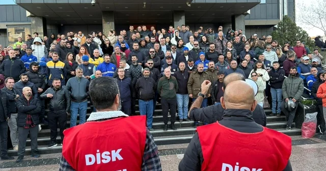Buca Belediyesinde işçiler yeniden iş bıraktı, çöpler birikmeye başladı DİSK Genel İş İzmir 6 No lu Şube Başkanı Değer Yıldız: Yarın bu şehirde çöpler birikecek ve sorumlusu doğrudan Buca Belediye Başkanı Görkem Duman dır İzmir Haberleri