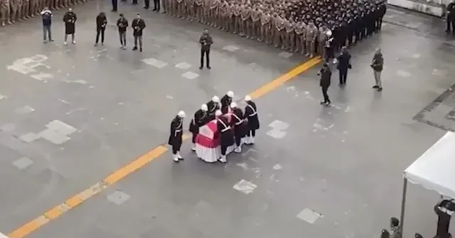 Şehit Emre Albayrak ın cenaze töreninde tüyleri diken diken eden anlar: Tekbir sesleri yükseldi VİDEO İZLE