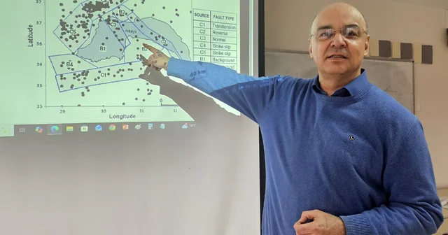 Antalya da 4.9 büyüklüğünde deprem (4) Antalya Haberleri