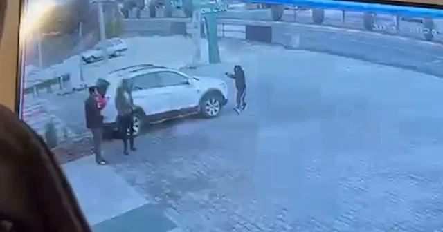 Şanlıurfa da aynı gün iki iş yerine silahlı saldırı kamerada Şanlıurfa Haberleri