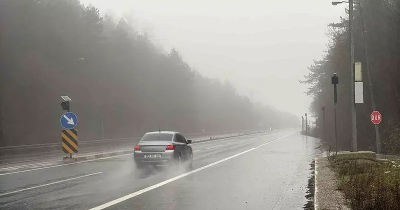Bolu Dağı’nda sis ve sağanak sebebiyle görüş mesafesi 30 metreye düştü