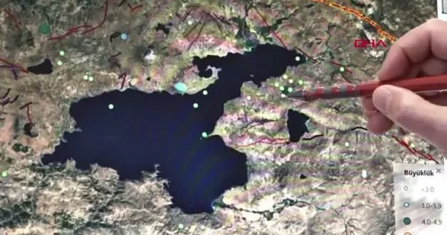 Yerin altında kazan kaynıyor! Deprem Uzmanı Van ı işaret etti, uyarılarda bulundu