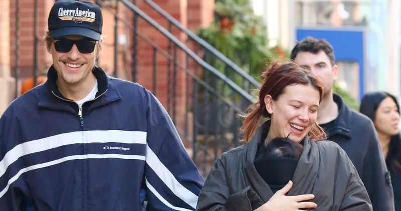 Millie Bobby Brown, bebeğini paltosunun içine sakladı