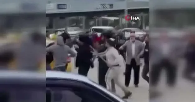 Bursa’da savaşı andıran kavga: Kimi kaskını miğfer yaptı, kimi sopayı kılıç gibi kullandı!
