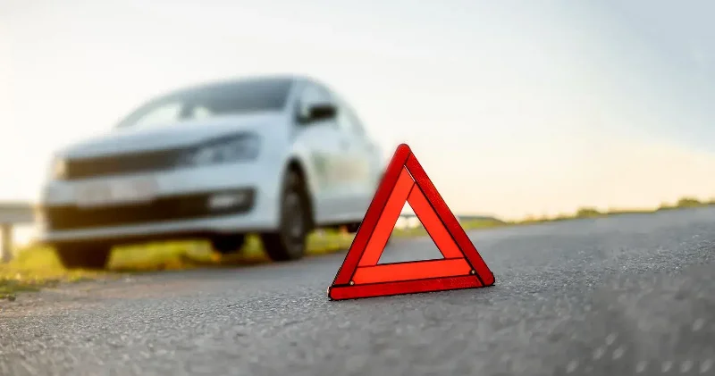 Otomobil elektrikli bisiklete çarptı: 3 yaralı Edirne Haberleri