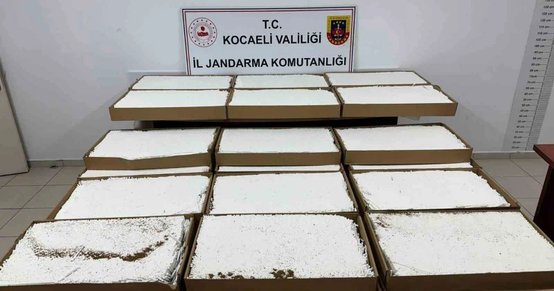 Kocaeli’de araçta 3 buçuk milyon liralık makaron ele geçti Kocaeli Haberleri