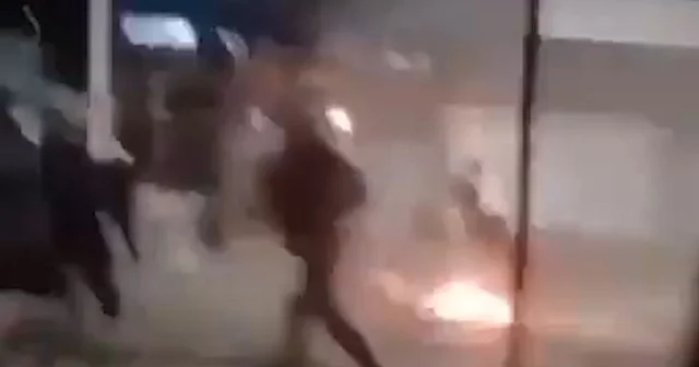 İran da protestolar şiddetlendi: Sokaklar karıştı VİDEO İZLE