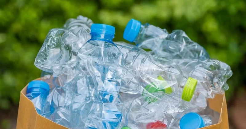 Şişe toplayarak para kazanan emeklinin maaşından kesinti yaptılar Sözcü Gazetesi