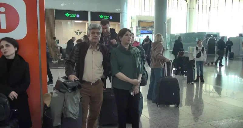 İstanbul Havalimanı nda İran a gitmek için bekliyorlar: Yakınlarımıza ulaşamıyoruz