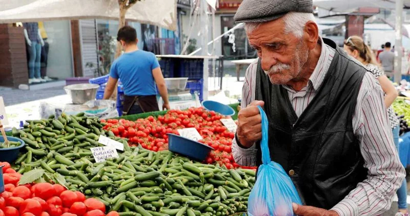 Özgür Erdursun dan emekli aylığı yorumu: Kopukluğu gösteriyor