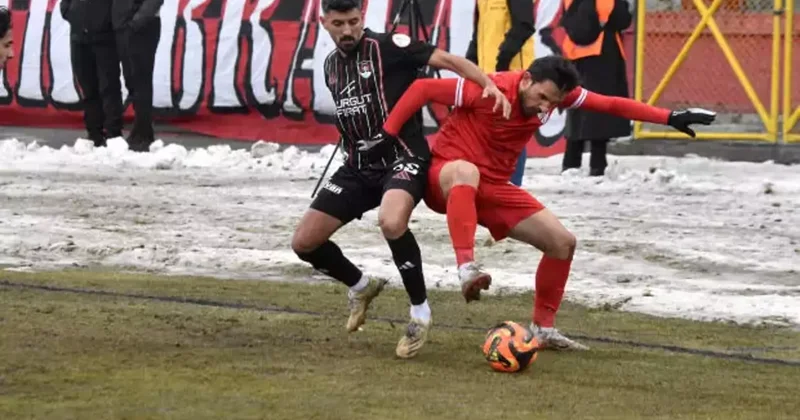 Play off mücadelesi veren 2 takım kapıştı! Deplasmanda 3 puanı tek golle aldılar