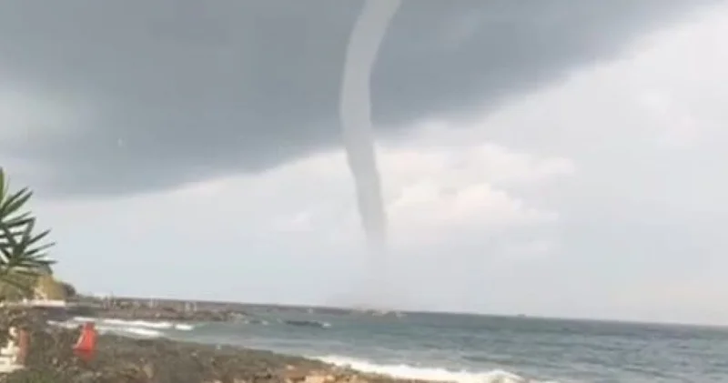 Son dakika: Hatay da hortum çıktı... Denizde dev dalgalar oluştu Son dakika haberleri