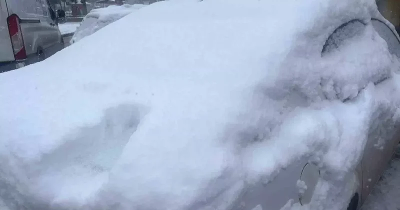 Tavşanlı’da şehir içi ve yüksek kesimler beyaza büründü