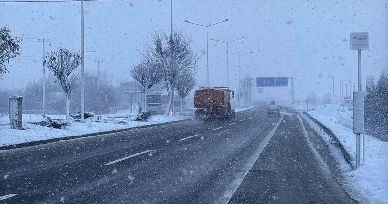 Bolu’da kar yağışı etkili oluyor
