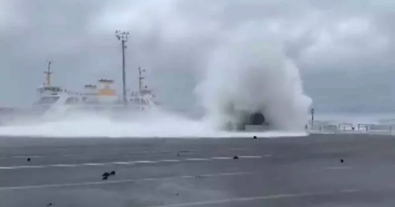 Yalova’daki fırtınadan çarpıcı görüntüler