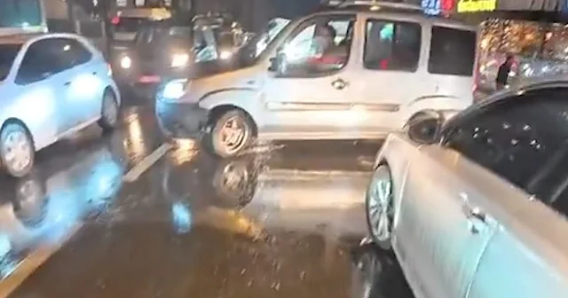Sürücülerin korna tartışması sosyal medyada gündem oldu: Trafikte orman kanunları geçerli VİDEO İZLE