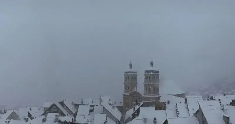 Fransa da 380 bin hane elektriksiz kaldı