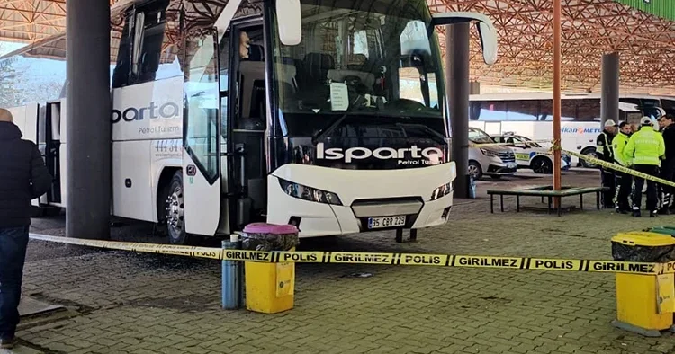 Otogarda yanlış vites dehşeti: Yedek şoför hayatını kaybetti, muavin yaralandı