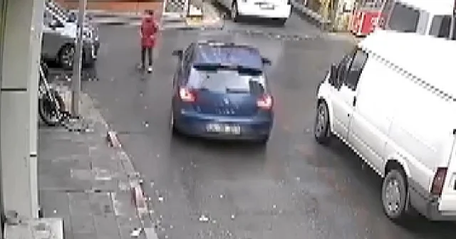 Bayrampaşa nın küçük kahramanı kendini araçların önüne atıp ambulansın önünü böyle açtı VİDEO İZLE