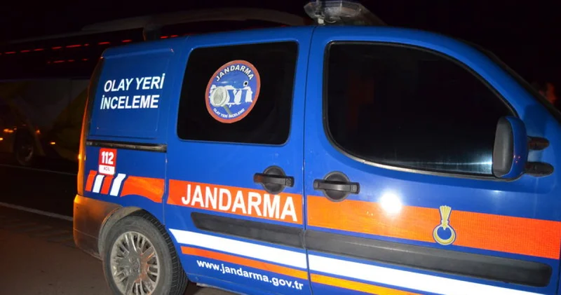 Evinin çatısından uçan parçaların üzerine düştüğü kadın öldü