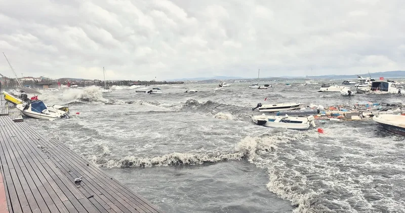 Lodos yıktı geçti