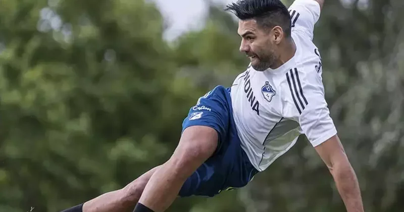 Radamel Falcao, 6 ay sonra futbola geri döndü! İşte takımdaki ilk günü Fanatik Spor Haberleri Video