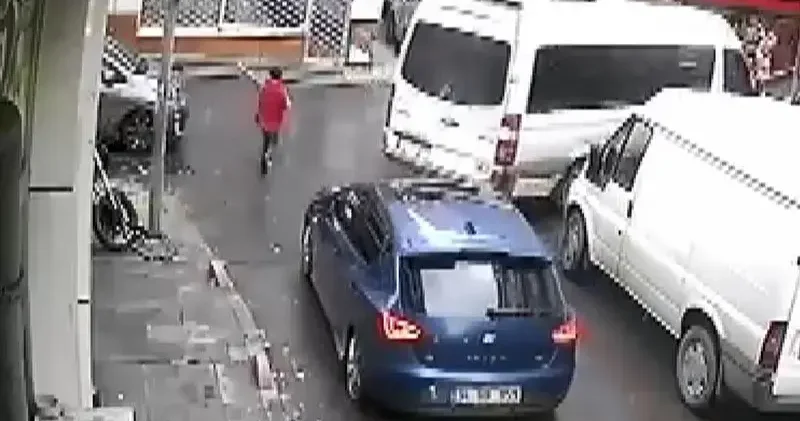 Bayrampaşa da bir çocuğun, ambulansa yol açmak için sarfettiği çaba güvenlik kameralarına yansıdı