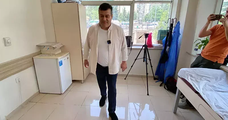 Ameliyatlarla bacak boyları eşitlendi