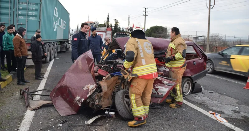 Karayolunda feci kaza! Otomobil kağıt gibi ezildi; 1 ölü Sözcü Gazetesi