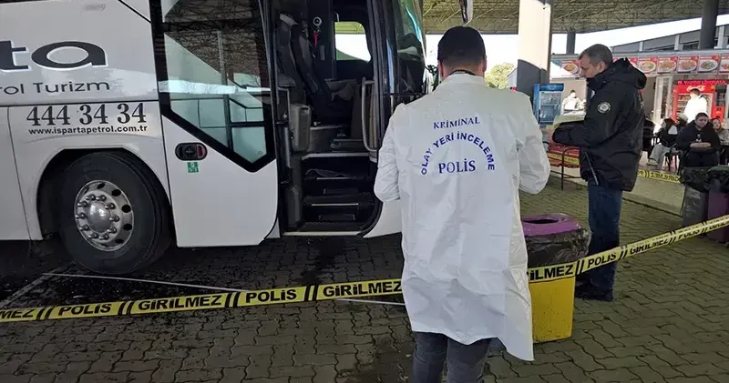 Yanlış vitese alınan otobüs, yedek şoför ile muavine çarptı; 1 ölü, 1 yaralı