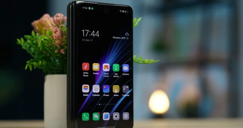 iPhone Fold henüz piyasaya çıkmadı ama rekabet edeceği modellerden biri ortaya çıktı