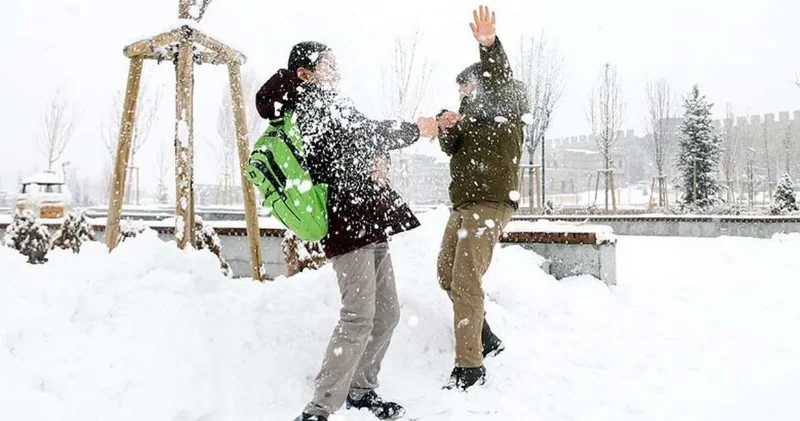 Pazartesi okullar tatil olacak mı? Valilik kar tati